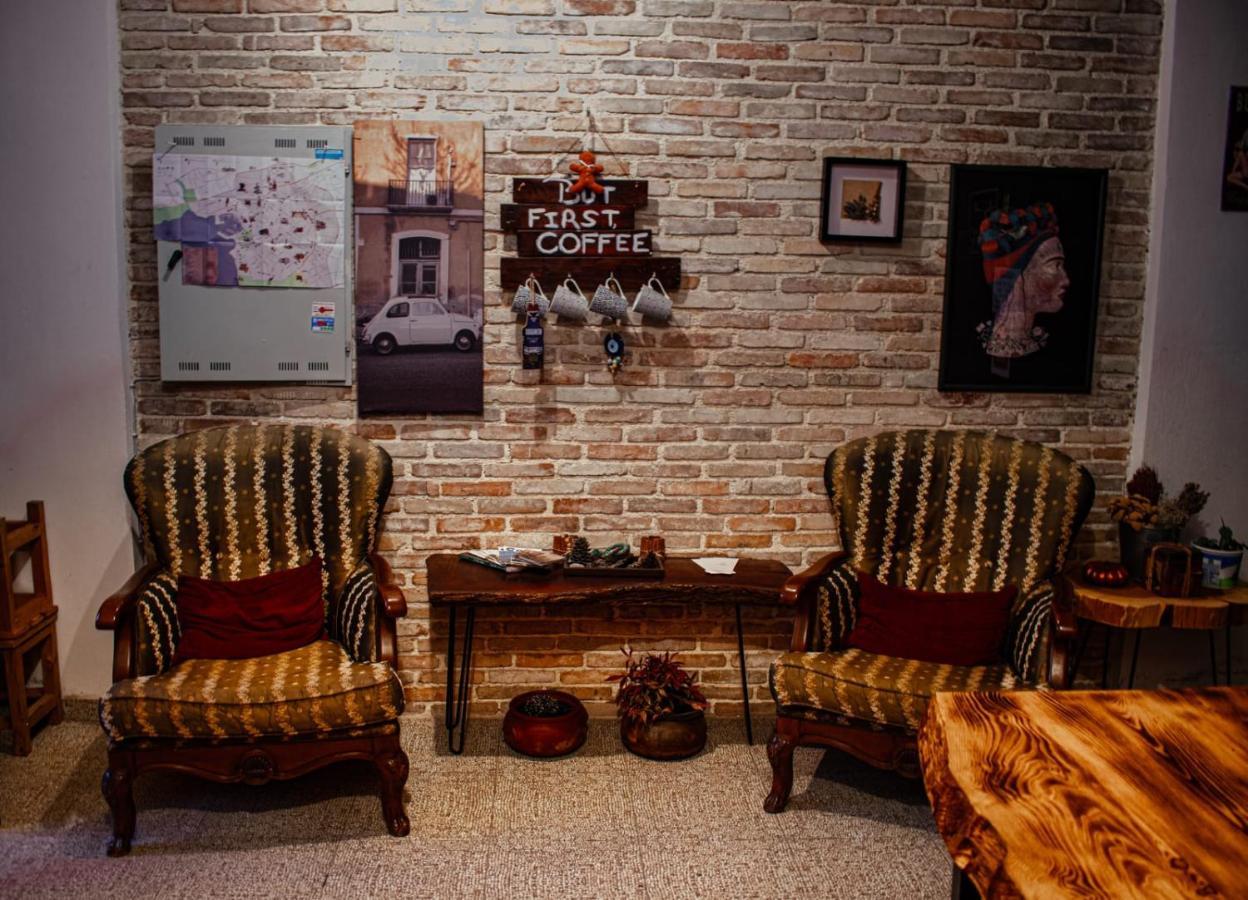 Kuyu Beergarden Hostel Antalya Buitenkant foto