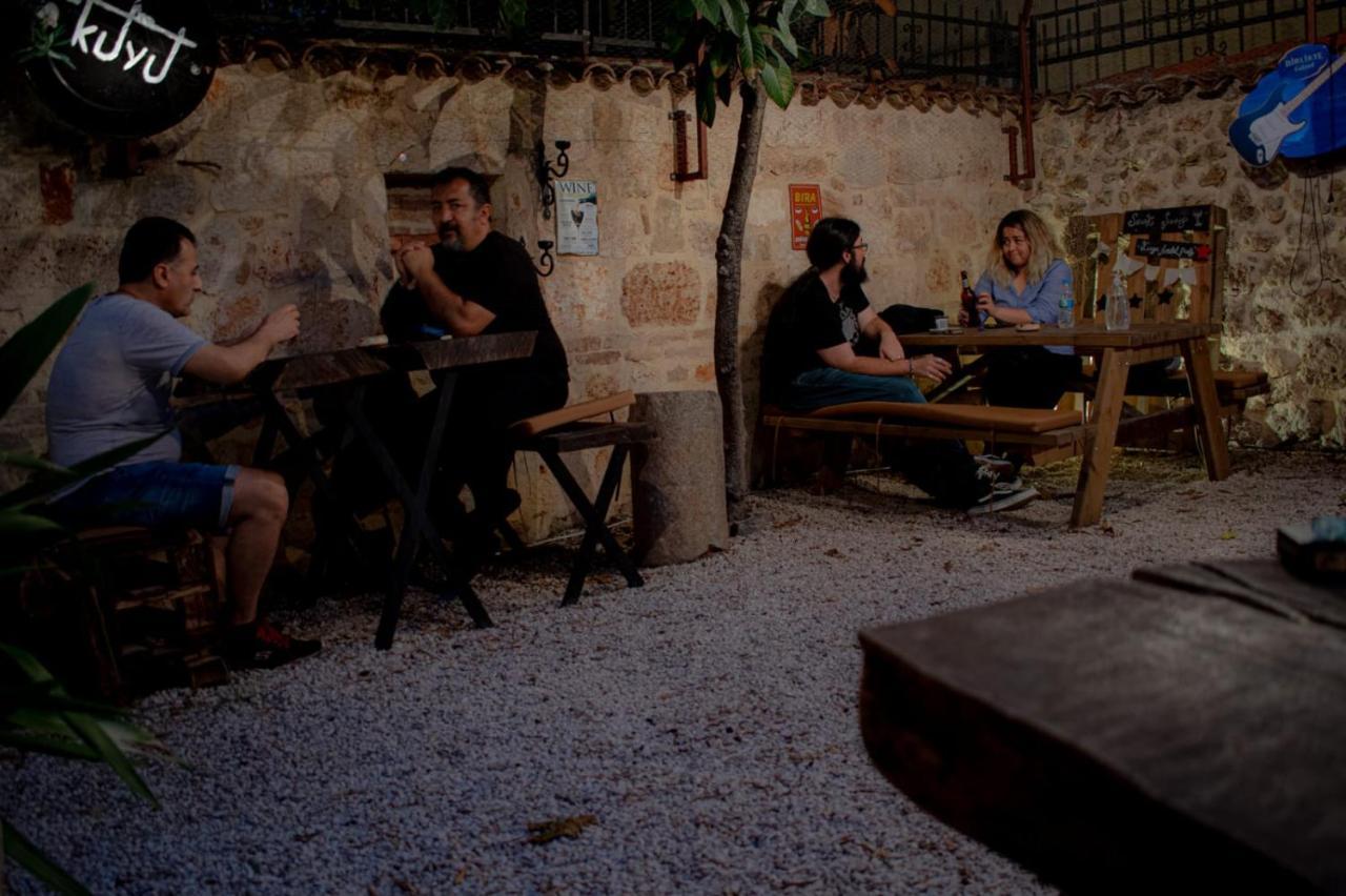 Kuyu Beergarden Hostel Antalya Buitenkant foto