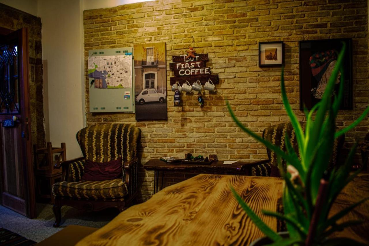 Kuyu Beergarden Hostel Antalya Buitenkant foto