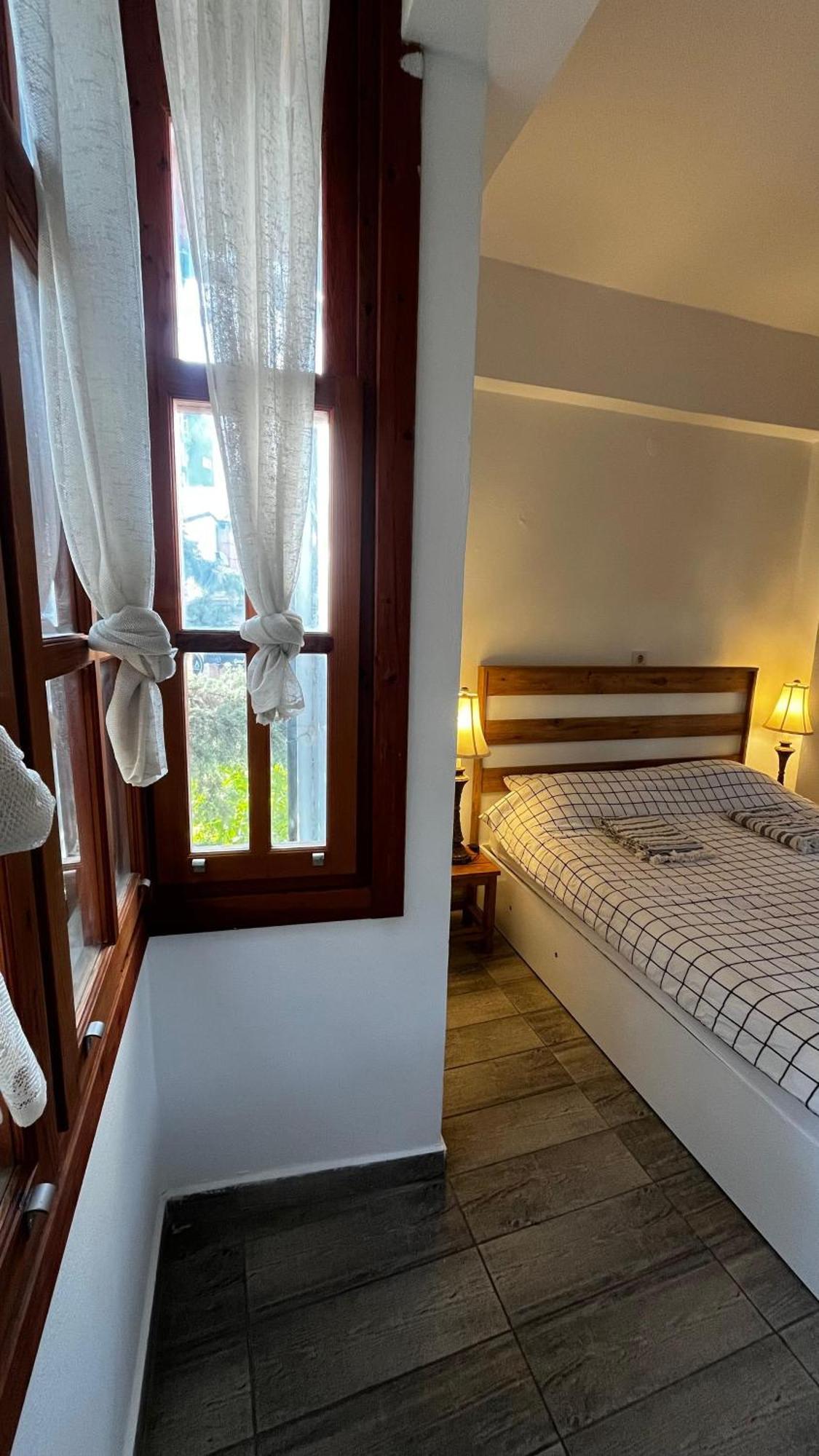Kuyu Beergarden Hostel Antalya Buitenkant foto