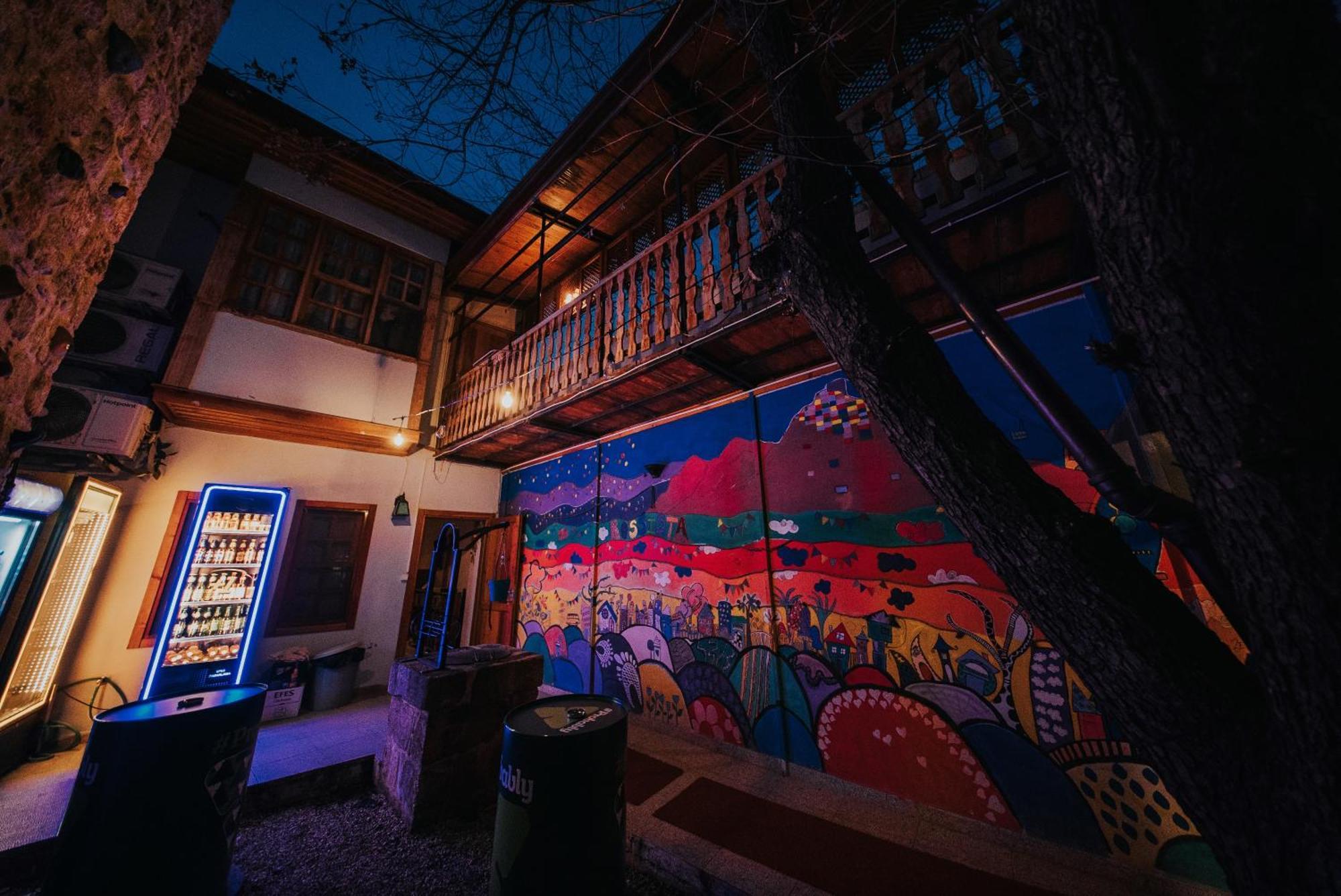 Kuyu Beergarden Hostel Antalya Buitenkant foto