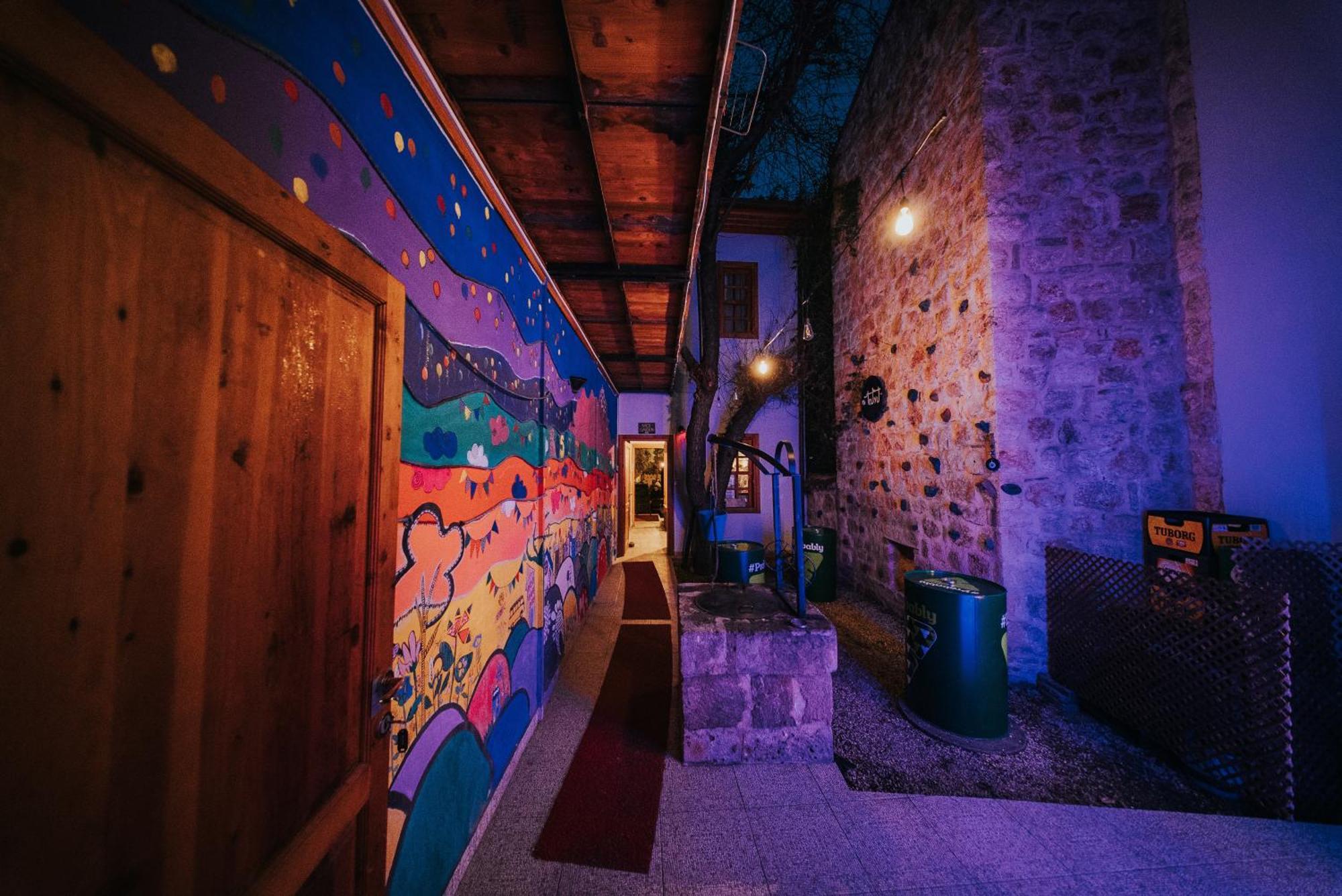 Kuyu Beergarden Hostel Antalya Buitenkant foto