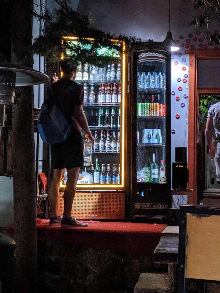 Kuyu Beergarden Hostel Antalya Buitenkant foto