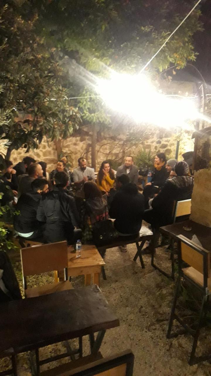Kuyu Beergarden Hostel Antalya Buitenkant foto
